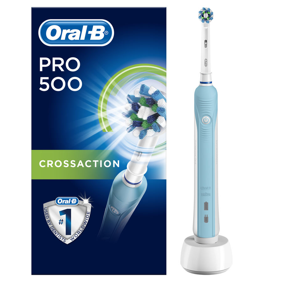 Электрическая зубная щетка ORAL-B в подарочной упаковке PRO 610 CrossAction белый Электрическая зубная щетка ORAL-B в подарочной упаковке PRO 610 CrossAction белыйЗубные щетки<br>Oral-B PRO 610 удаляет до двух раз больше зубного налета, чем мануальная зубная щетка. Благодаря профессионально разработанному дизайну насадки CrossAction, щетинки, расположенные под углом 16°, окружают каждый зуб, бережно удаляя налет даже из труднодоступных мест и вдоль линии десны.<br><br>Цвет: белый