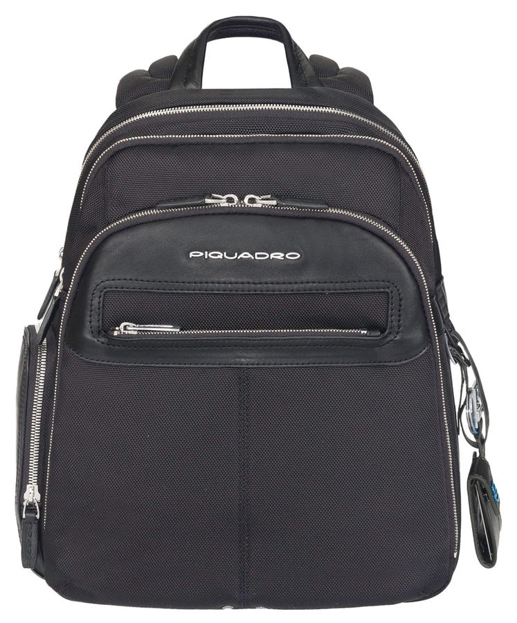 Рюкзак Piquadro Link CA1886LK/N черный натур.кожа/нейлон Рюкзак Piquadro Link CA1886LK/N черный натур.кожа/нейлонРюкзаки<br>Рюкзак. Три основных отделения. Отделения для планшета. Органайзер, ключница, адресная бирка, карман для мелких вещей. Система крепления к ручке багажной сумки.<br><br>Линейка: Link<br>Цвет: черный