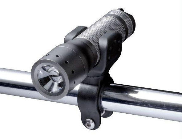 Клипса LED LENSER 7799-PT, для велосипеда, 1 Клипса LED LENSER 7799-PT, для велосипеда, 1Фонари<br>Универсальный быстросъемный кронштейн из полимера для установки на велосипед фонарей Led Lenser.<br><br>Материал: полимер