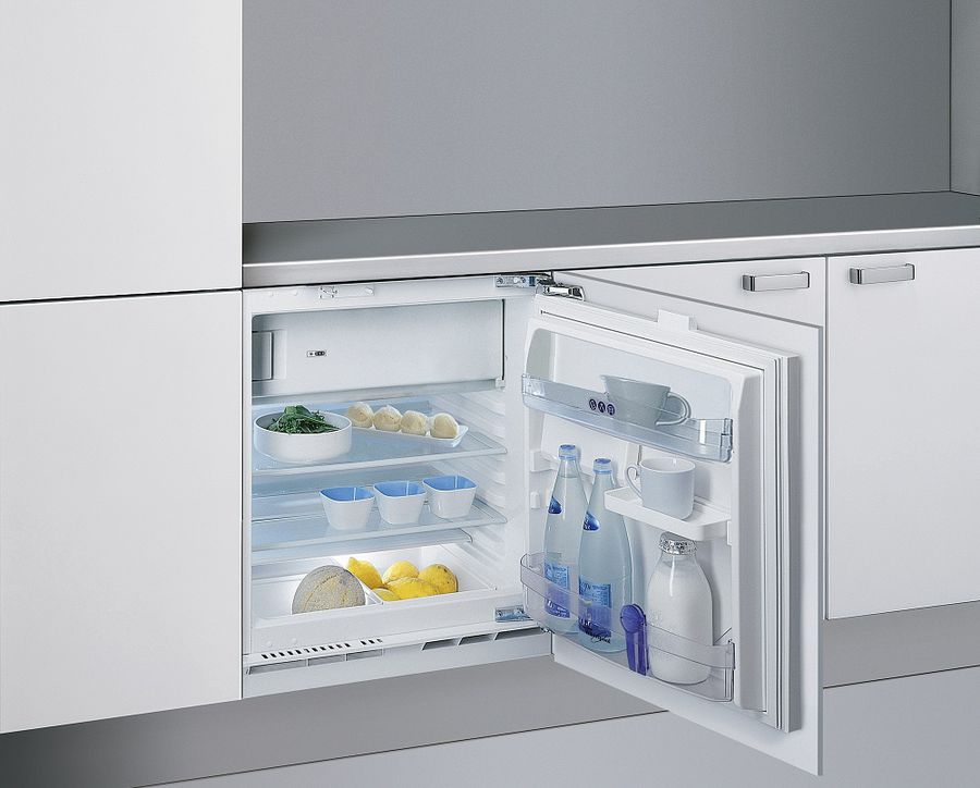 Встраиваемый холодильник WHIRLPOOL ARG 590/A+ белый Встраиваемый холодильник WHIRLPOOL ARG 590/A+ белыйВстраиваемые холодильники<br>расположение морозильной камеры- сверху, размораживание морозильной камеры- ручное, размораживание холодильной камеры- автоматическое, общий объем 132л, объем холодильной камеры 114л, объем морозильной камеры 18л<br><br>Цвет: белый