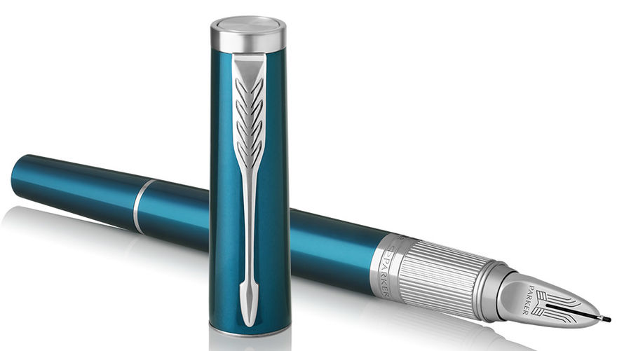 Ручка 5й пишущий узел Parker Ingenuity Deluxe S F504 (1972231) Teal CT F черные чернила подар.кор. Ручка 5й пишущий узел Parker Ingenuity Deluxe S F504 (1972231) Teal CT F черные чернила подар.кор.Ручки 5й пишущий узел<br>цвет чернил: черный; оригинальный цвет корпуса: Teal CT; материал корпуса: алюминий анодированный; отделка деталей: хром<br><br>Линейка: Ingenuity