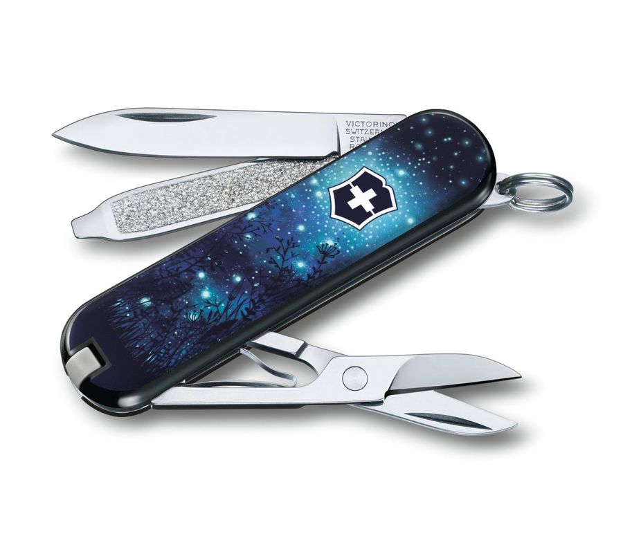 Нож перочинный Victorinox Classic LE2017 Glimmers (0.6223.L1705) 58мм 7функций Нож перочинный Victorinox Classic LE2017 Glimmers (0.6223.L1705) 58мм 7функцийНожи перочинные<br>Ограниченное издание на 2017 год, дизайн создан и выбирался поклонниками фирмы Victorinox.<br>