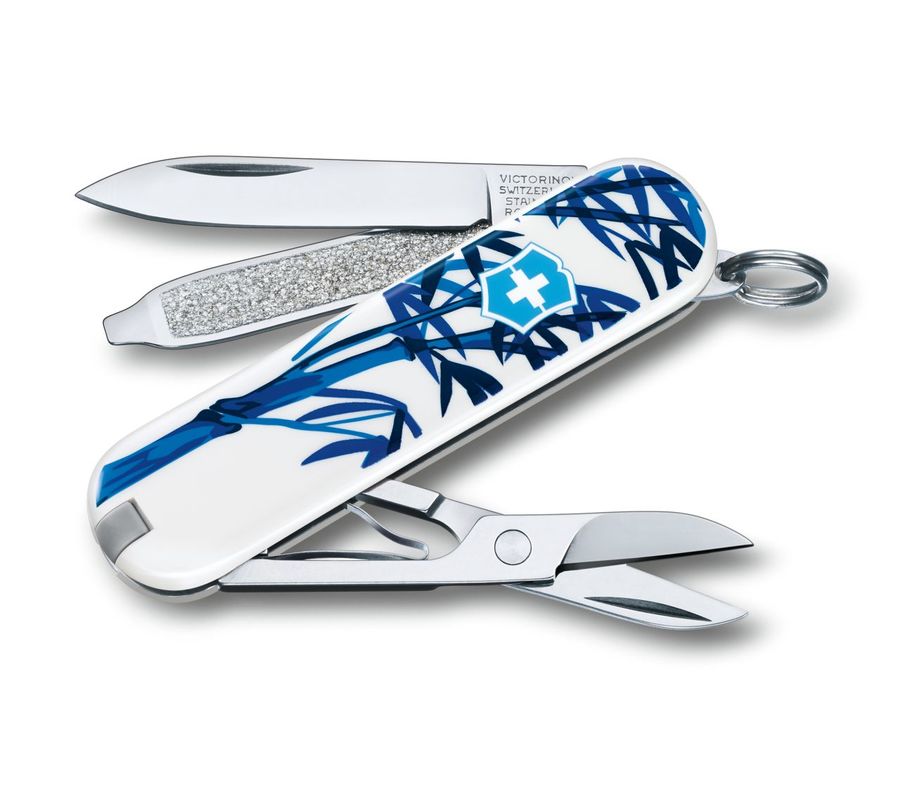 Нож перочинный Victorinox Classic LE2017 The Giant Panda (0.6223.L1708) 58мм 7функций Нож перочинный Victorinox Classic LE2017 The Giant Panda (0.6223.L1708) 58мм 7функцийНожи перочинные<br>Ограниченное издание на 2017 год, дизайн создан и выбирался поклонниками фирмы Victorinox.<br>
