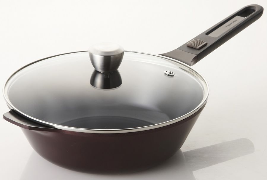 Сотейник FRYBEST MyPan EK-MP-W28G, 0л, с крышкой, бордовый Сотейник FRYBEST MyPan EK-MP-W28G, 0л, с крышкой, бордовыйСотейники<br>Сотейник отлично подойдет для тушения, жарки, запекания и выпечки — механизм съемной ручки позволяет доводить блюда до готовности переставляя с плиты в духовой шкаф. Современное и экологичное керамическое покрытие Ecolon Superior — не пригорает, легко моется и устойчиво к царапинам и повреждениям.<br><br>Линейка: MyPan<br>Цвет: бордовый