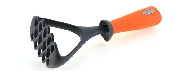 Толкушка Frybest ORANGE021 оранжевый Толкушка Frybest ORANGE021 оранжевыйАксессуары для кухни<br>Объемная окантовка ручки позволяет держать предметы на весу, не пачкая стол. Не оставляет царапин. Экологичный пластик не впитывает запахи и легко моется. Яркий современный дизайн. Материал: полипропилен, пищевой пластик, нейлон.<br>