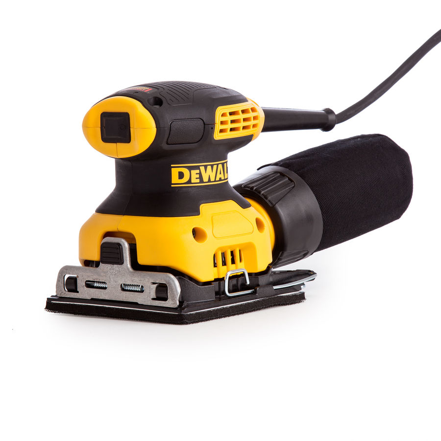 Виброшлифмашина DEWALT DWE6411-QS Виброшлифмашина DEWALT DWE6411-QSВиброшлифмашины<br>мощность: 230Вт; диапазон колебаний: 1.6мм; шлифпластина: 108 х 115 мм; вес: 1.3кг<br>