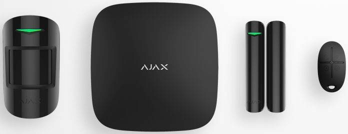 Комплект AJAX 7563 (10021.00.BL3) Комплект AJAX 7563 (10021.00.BL3)Комплекты &quot;Умный дом&quot;<br>Ajax StarterKit — быстрый старт для защиты квартиры, дома или офиса от вторжения. Устройства из комплекта монтируются и настраиваются за 30 минут. Даже если вы впервые имеете дело с системой безопасности. Интеллектуальная централь, Датчик движения, Датчик открытия, брелок.<br>