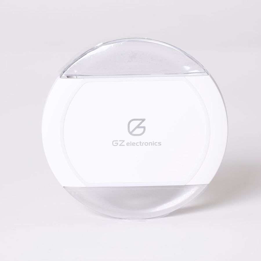 Беспроводное зарядное устройство GZ ELECTRONICS GZ-C1, USB, microUSB, 1A, белый Беспроводное зарядное устройство GZ ELECTRONICS GZ-C1, USB, microUSB, 1A, белыйЗарядные устройства<br>Просто поднесите QI-совместимое устройство на расстояние около 6 мм и процесс зарядки будет активирован. Резиновые вставки обеспечивают максимальную устойчивость на горизонтальной поверхности.<br><br>Цвет: белый