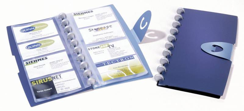 Визитница DURABLE Visifix Walk 2452-07 переносная, для 96 визиток, синий Визитница DURABLE Visifix Walk 2452-07 переносная, для 96 визиток, синийВизитницы<br>Визитница на кольцах с 12 съемными карманами на 96 карточек. Рассчитано на визитки размеров 57х90мм. Визитница закрывается на хлястик.<br><br>Материал: пластик<br>Линейка: Visifix Walk<br>Цвет: синий