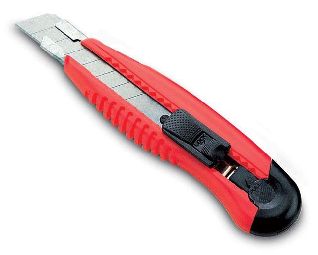Нож канцелярский Kw-Trio 3713red шир.лез.18мм усиленный 2 сменных лезвия металл красный блистер